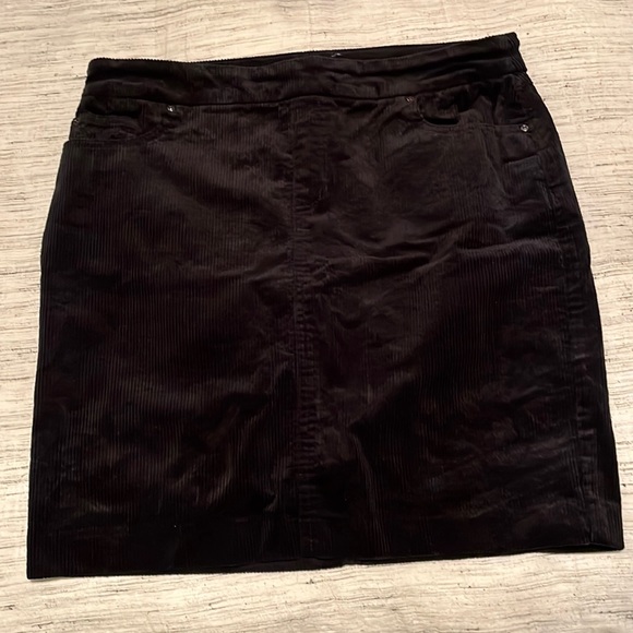 Womens black skirt - Picture 1 of 2